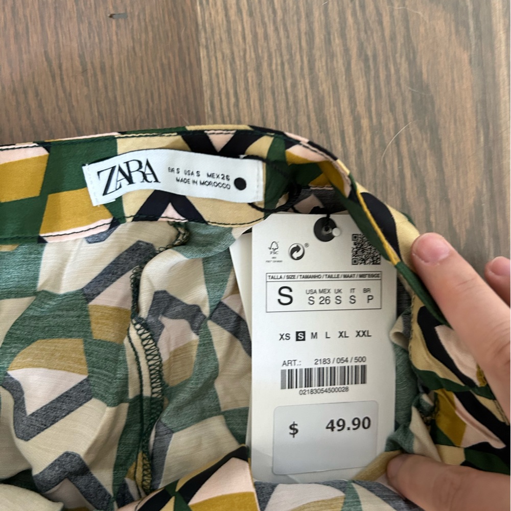 Zara pants in small. NWT